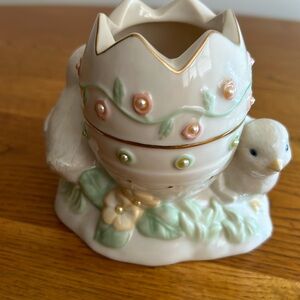 Lenox Easter Decoration in excellent condition.